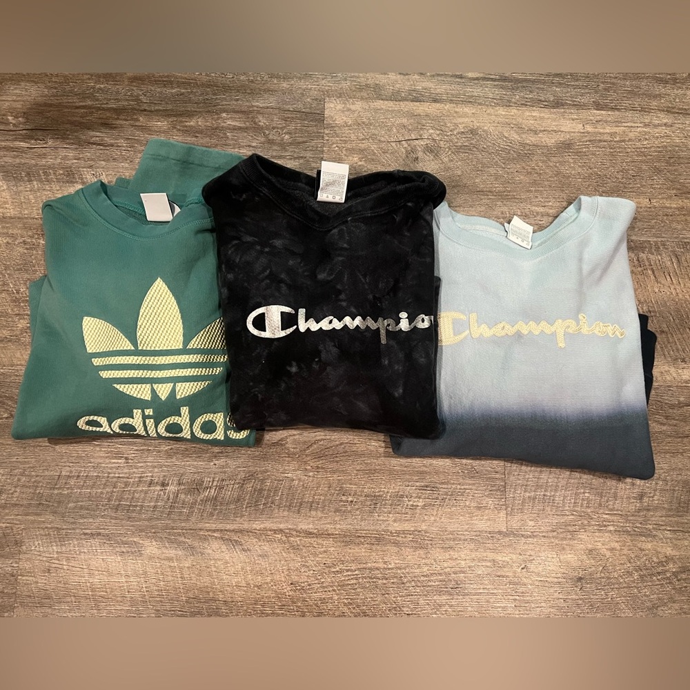 Lot of woman’s size small sweatshirts